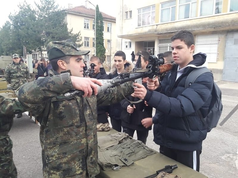 По повод тържественото отбелязване на Националния празник на Република България