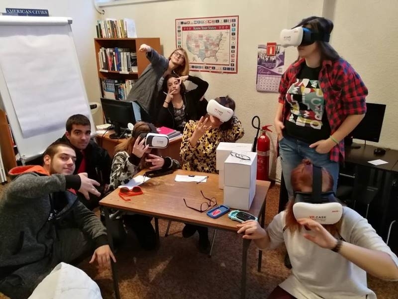 Регионална библиотека Гео Милев продължава да осигурява на хората от