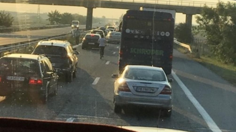 Втори ден огромна дупка на магистрала Тракия остава незапълнена Вчера