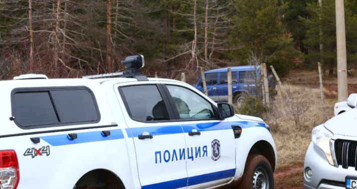 Ужасяваща гледка! Намериха останки от разчленено животно в землището на монтанско село