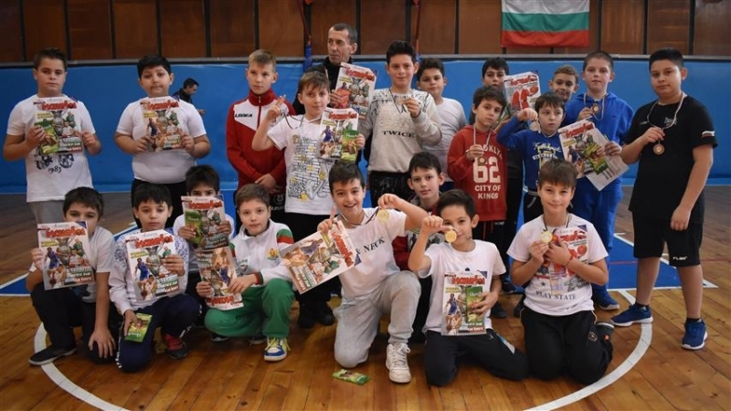 Продължават коледните баскетболни надпревари във видинската спортна зала Фестивална Видин които