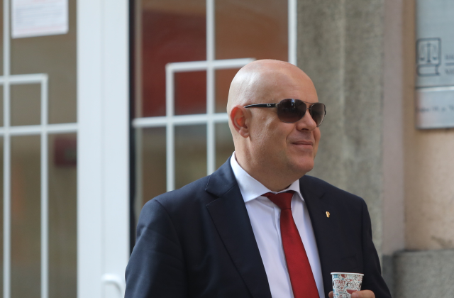 Председателя на парламентарната комисия по конституционни и правни въпроси Андрей