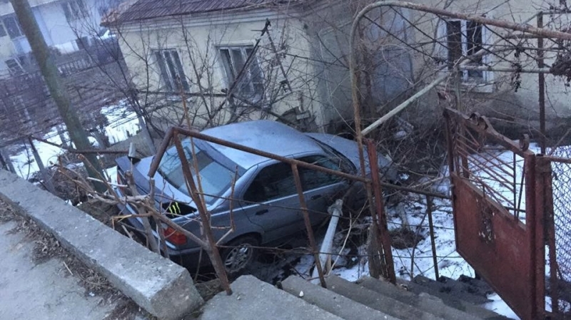 Пиян шофьор от Криводол е катастрофирал в село Пудрия, съобщиха