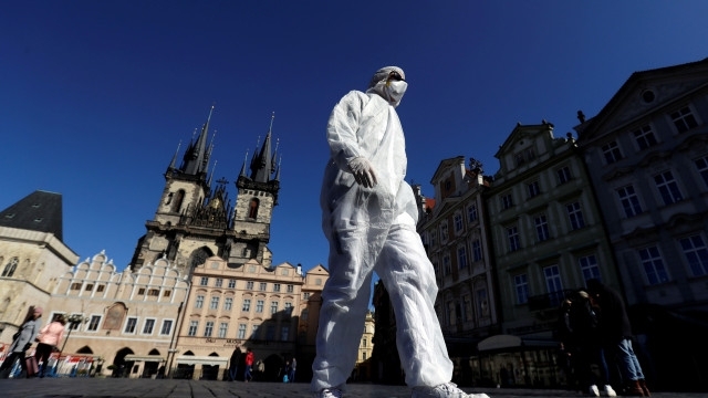 Медиците в Чехия регистрираха през последното денонощие над 2000 заразени