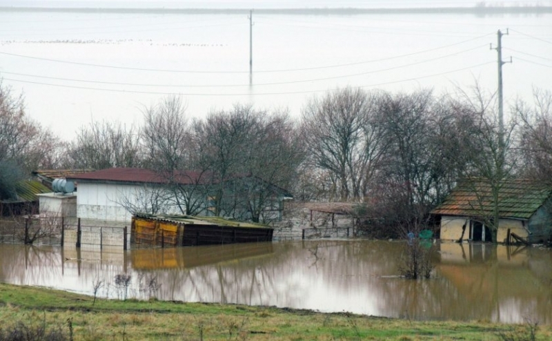 Жертвите на наводненията причинени от проливни дъждове в Анкара вчера