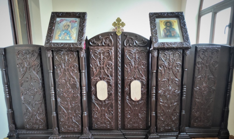 Дървен иконостас е поставен в новия зимен параклис на Раковишкия