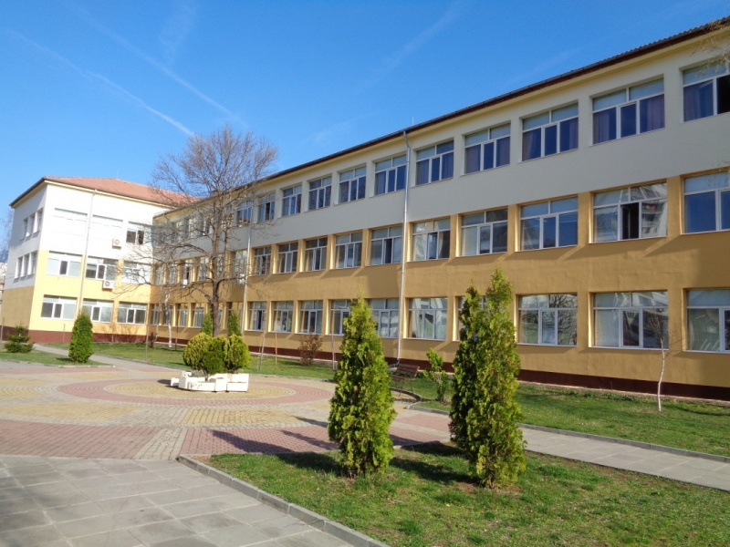 Полицията във Враца издирва мъж обрал две деца в двора