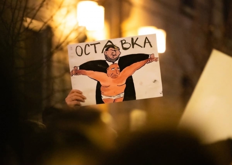 Стотици хиляди излязоха в сряда вечер на протести в София