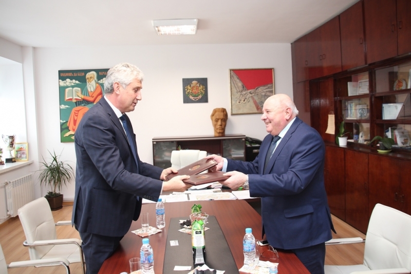 Договор за научно сътрудничество между Минно геоложкия университет МГУ Св Иван