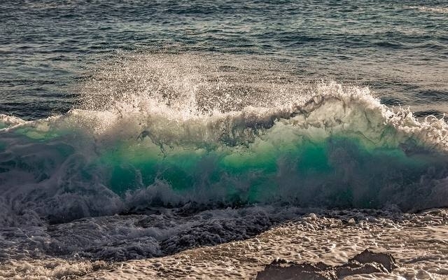 Бурно море и мъртво вълнение – тази нетипична комбинация се