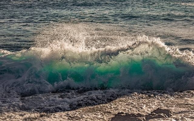 Бурно море и мъртво вълнение тази нетипична комбинация се