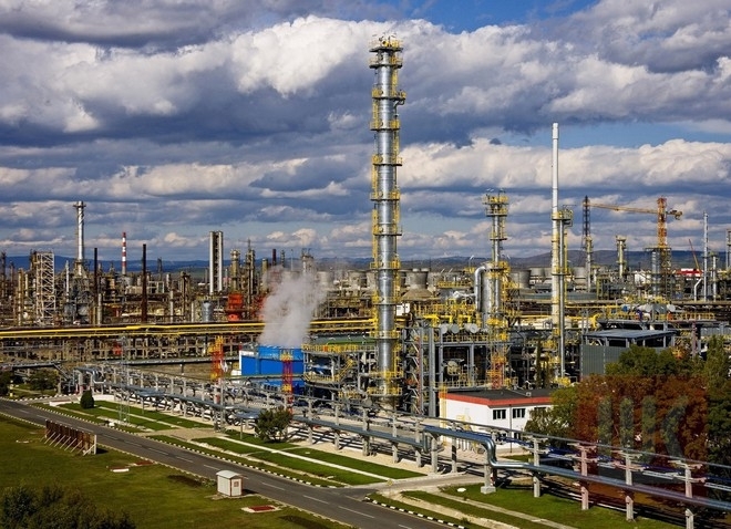 Сензация: Казахстан купува „Нефтохим”, бензиностанциите „Лукойл“ стават „Ромпетрол“