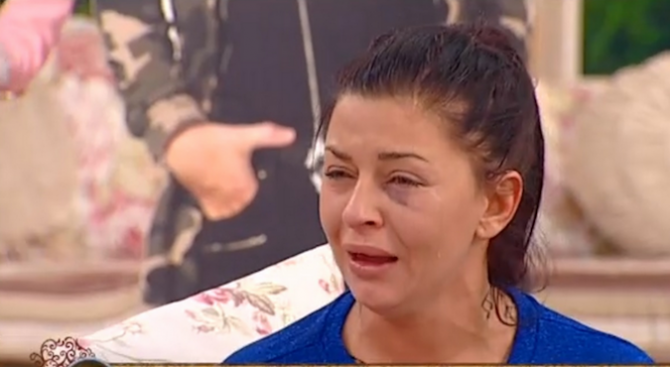 Фолкпевицата и участничка в сезона на Биг Брадър Дебора влезе