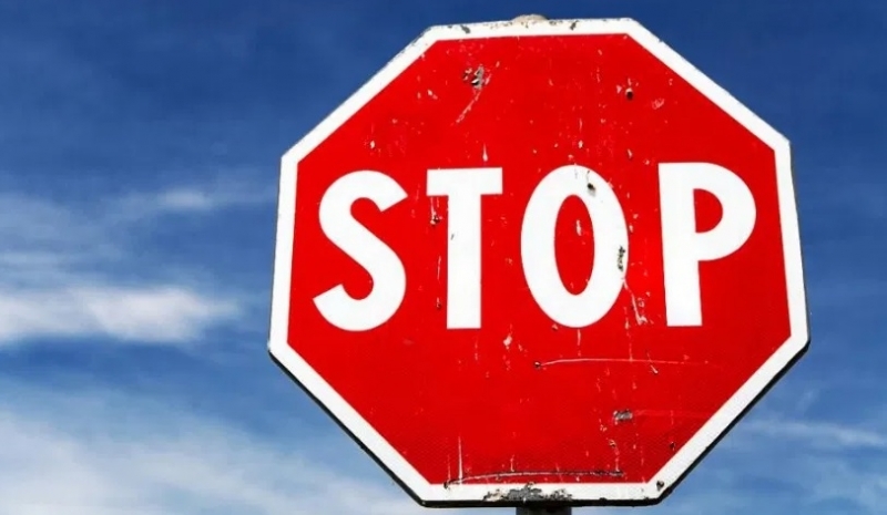 Двама хлапаци са спипани от полицията докато извършвали кражба на