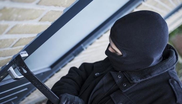 Неизвестни бандити са обрали къща в ломското село Станево съобщиха