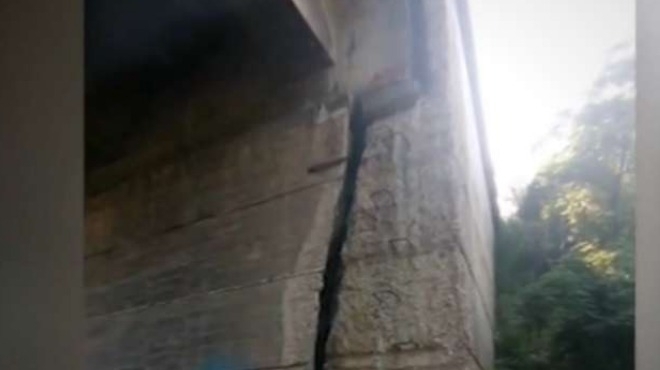 За опасен мост, разцепен почти на две, сигнализираха в София,
