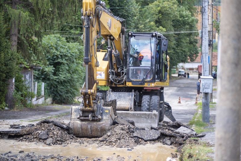 Започна основен ремонт на четири улици в гр Мездра които