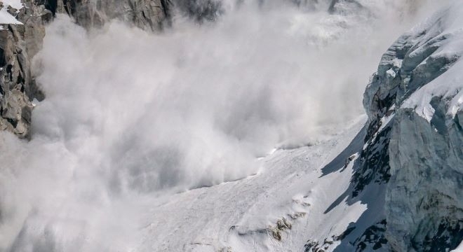 Четирима туристи са загинали при лавина в планината Вардусия в
