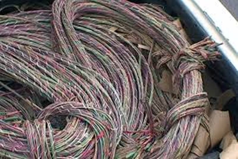 Издирват бандит задигнал медни проводници от бивша релейна станция във Видинско