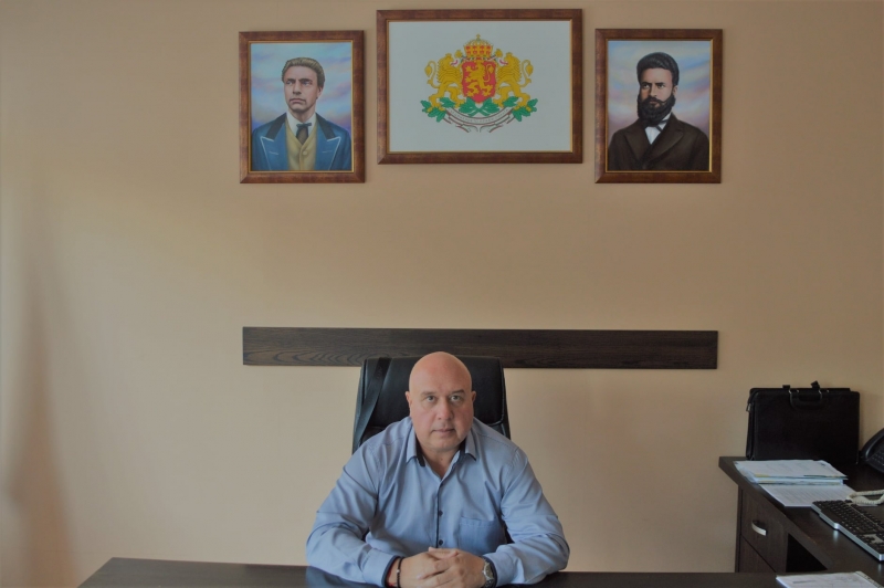 Иван Лазаров с поздрав към учителите и дейците на културата: Не ...