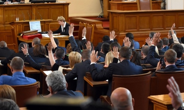 Седмица след като депутатите преодоляха президентското вето върху мораториума за