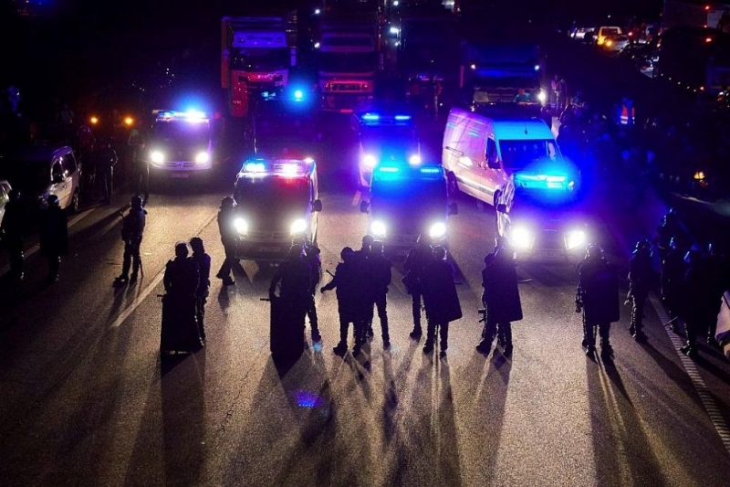Задържаха 40 души по време на мащабна полицейска операция в Каталуния