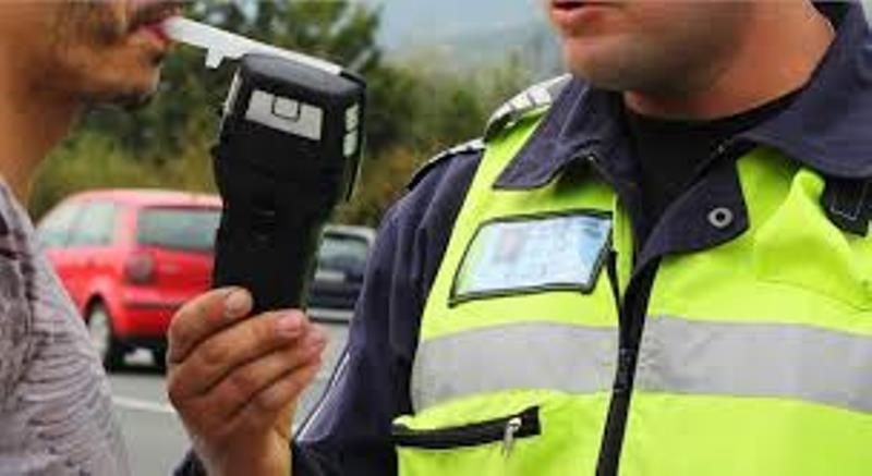 Пиян мъж бе заловен зад волана във Видинско съобщиха от