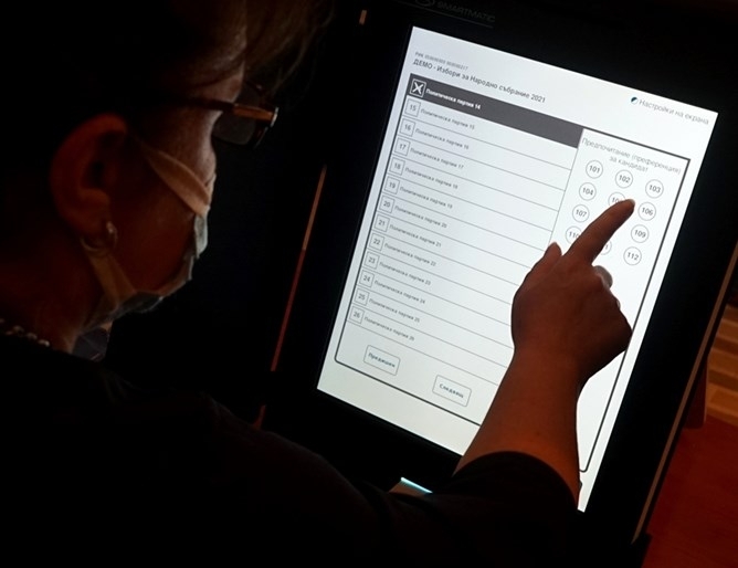 400 избиратели могат да гласуват с една машина в секция