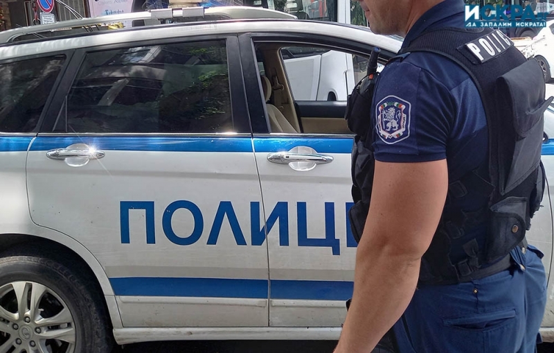 Вдигат заплатите на полицаите