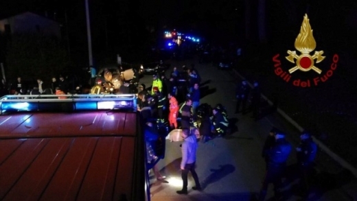 Шест души са загинали а над 120 са ранени при