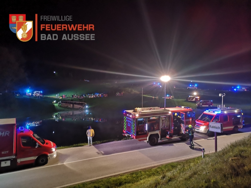 Четирима човека бяха тежко ранени снощи в Австрия, след като