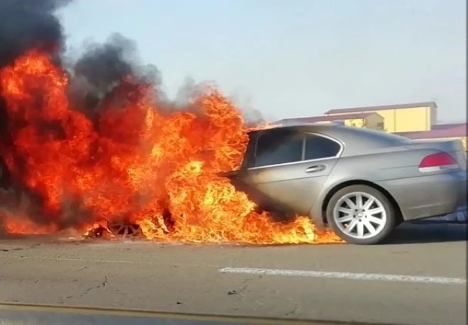 Кола пламна като факла в Монтанско съобщиха от полицията Инцидентът е