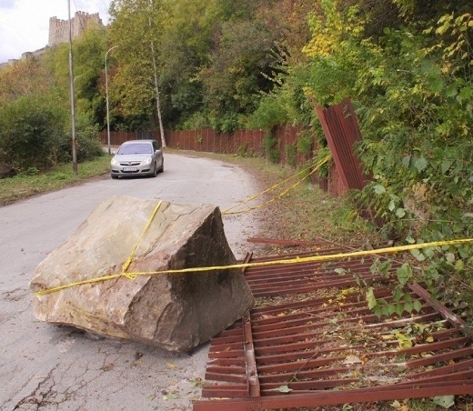 Огромна скала се откъсна от южния скат на крепостта Царевец