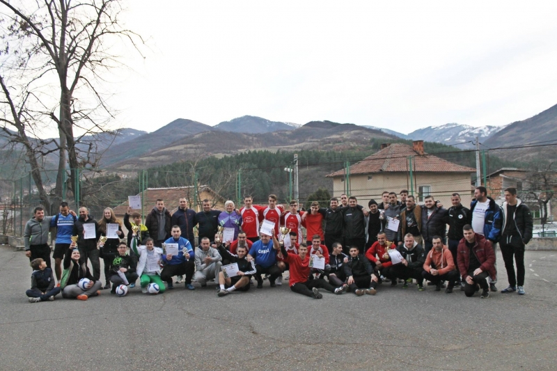 В традиционния турнир се включиха 3 детски и 10 мъжки