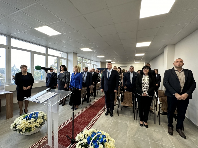Кметът на Оряхово Росен Добрев и общинските съветници положиха клетва /снимки/