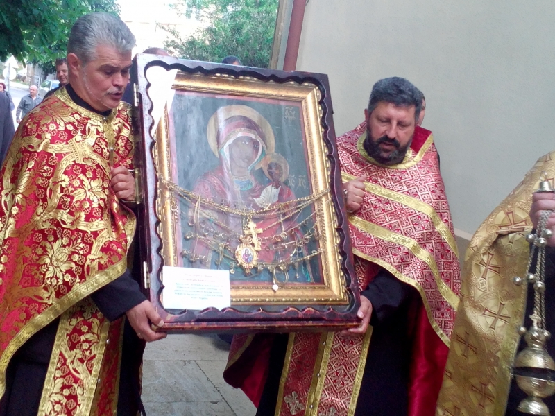 Врачани посрещнаха чудотворната икона на Света Богородица