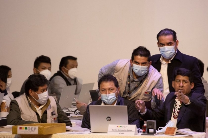 Кандидатът на социалистите в Боливия Луис Арсе вероятно печели президентските