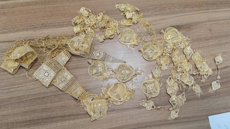 Над 1.6 кг златни накити за 196 822 лева задържаха