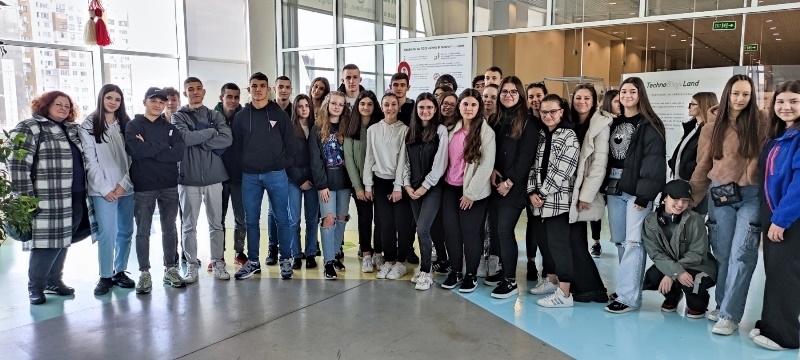 На 6 април ученици от 8 а и 9 а