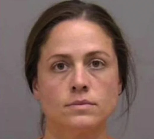 Учителка в гимназия в американския щат Уисконсин се озова зад