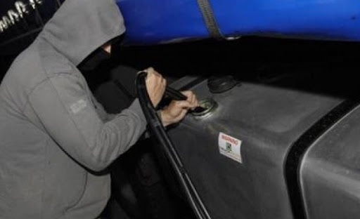 Полицаи са заловили двама непълнолетни, откраднали дизелово гориво във Враца,