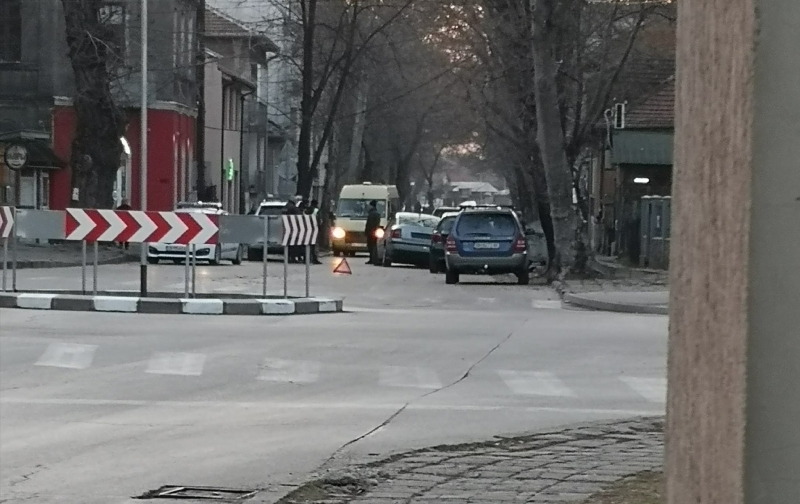 Пиян дядо заби колата си в дърво във Видин научи