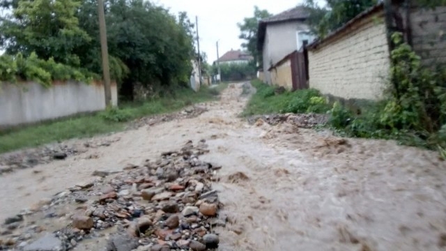 Поражения от дъждовете има и в криводолското село Галатин Разрушени