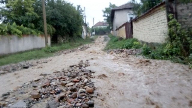 Поражения от дъждовете има и в криводолското село Галатин Разрушени