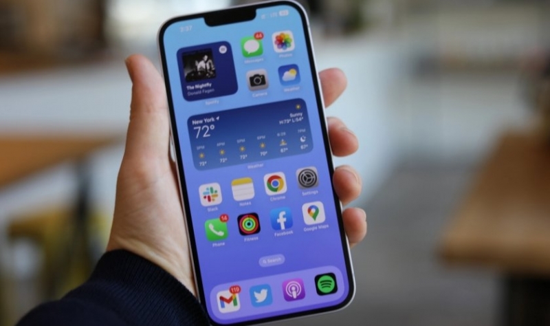 Американската технологична корпорация Епъл намалява производството на модела iPhone 14