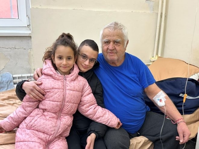 Екипът на КОЦ-Враца раздаде мартеници на пациентите си за здраве, сила и късмет /снимки/