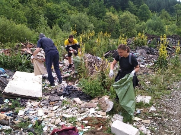 Акция по премахването на незаконното сметище в местността Езерото започна