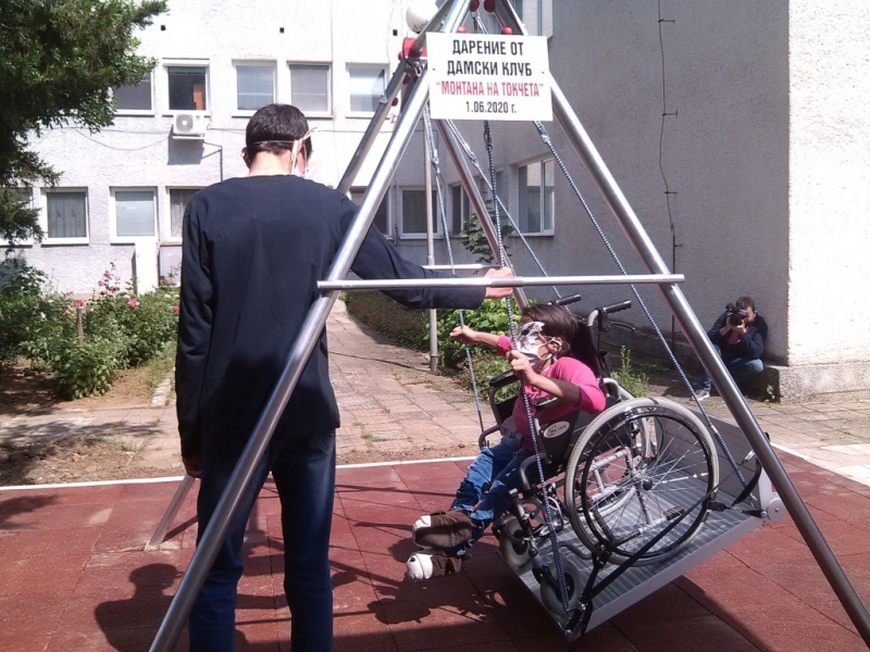 Шест жени от Монтана са дарили едно от любимите забавления