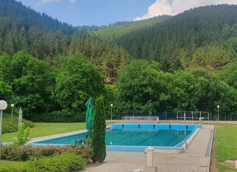 От събота 24 юли отвори врати общинският басейн в Чипровци