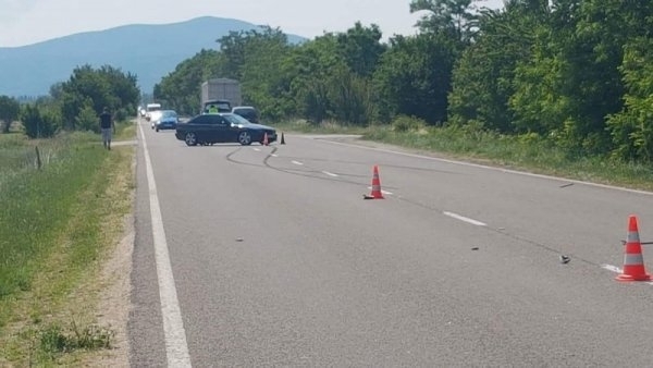 Двама души пострадаха при катастрофа на пътя Казанлък Стара